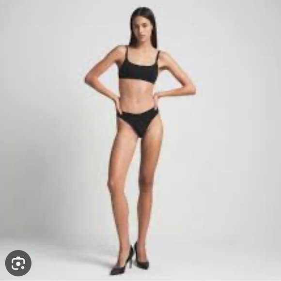 NWT SKIMS Women's Fits Everybody Scoop Bralette Onyx Size Medium - Picture 1 of 5